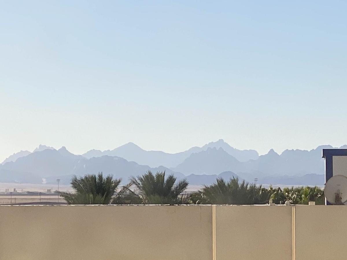 Modern Mountain View On The Touristic Promenade Apartment Hurghada Bagian luar foto